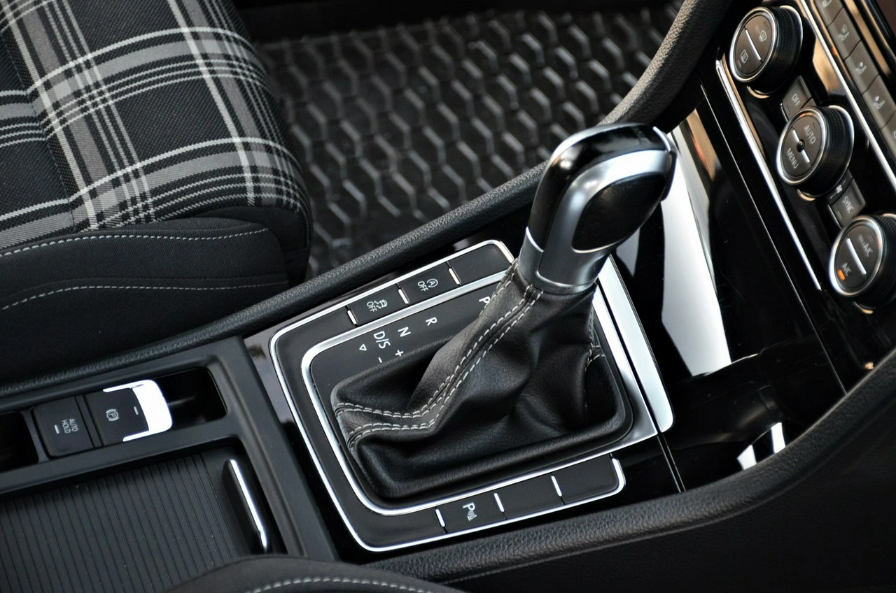 Volkswagen Golf - Zdjęcie 24