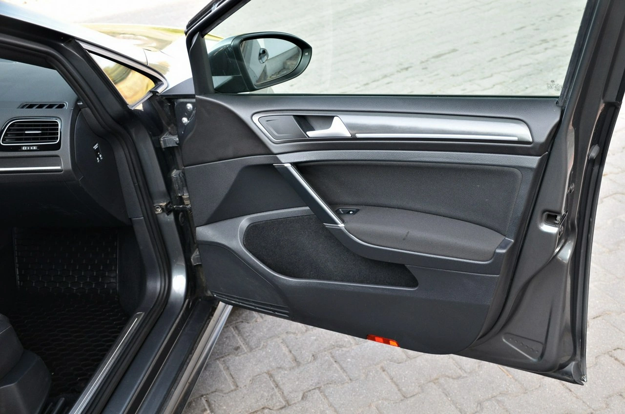 Volkswagen Golf - Zdjęcie 25