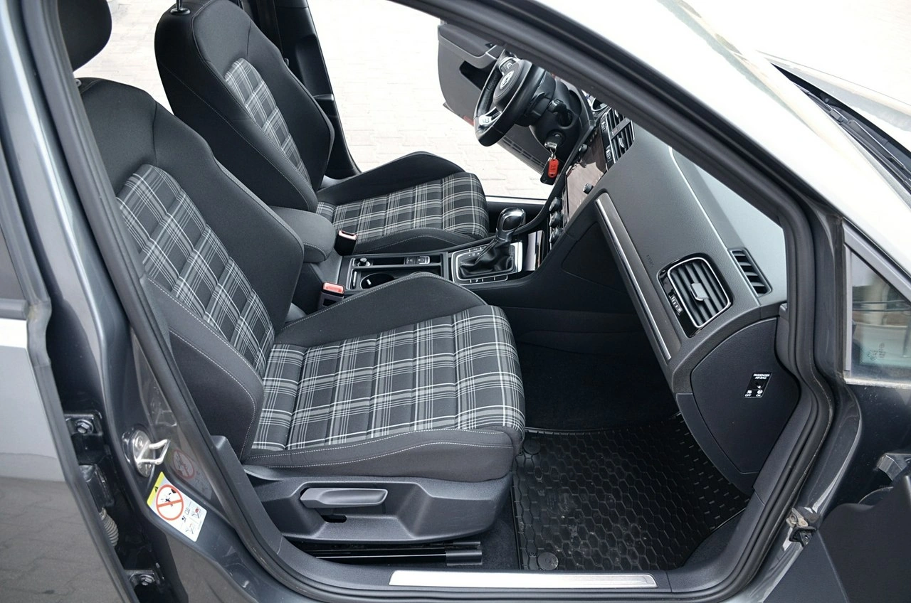Volkswagen Golf - Zdjęcie 24