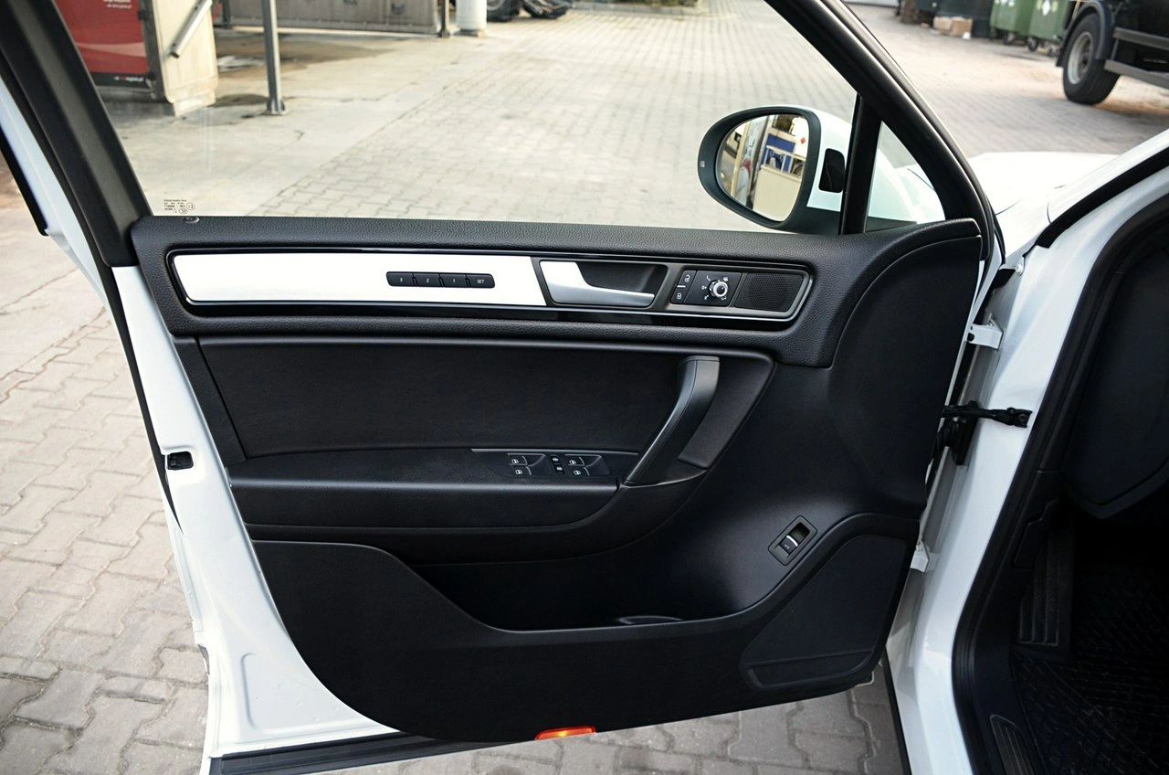 Volkswagen Touareg - Zdjęcie 14