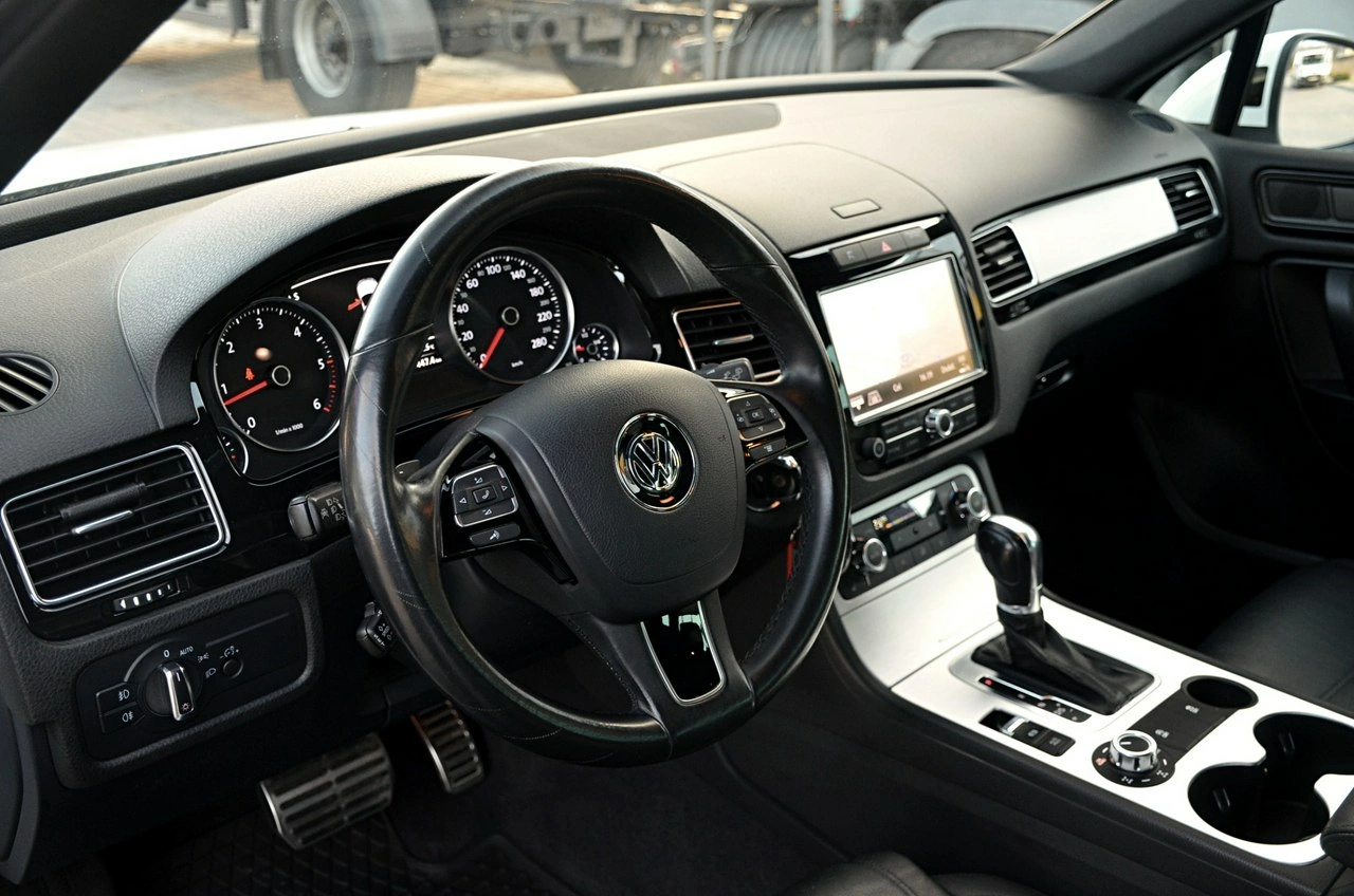 Volkswagen Touareg - Zdjęcie 17