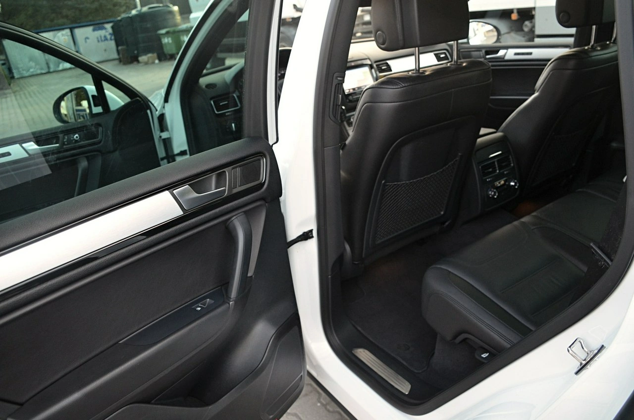 Volkswagen Touareg - Zdjęcie 19