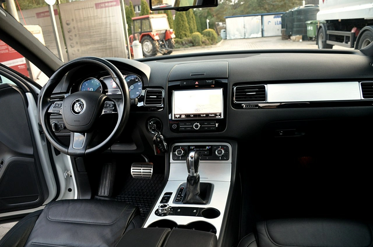 Volkswagen Touareg - Zdjęcie 24