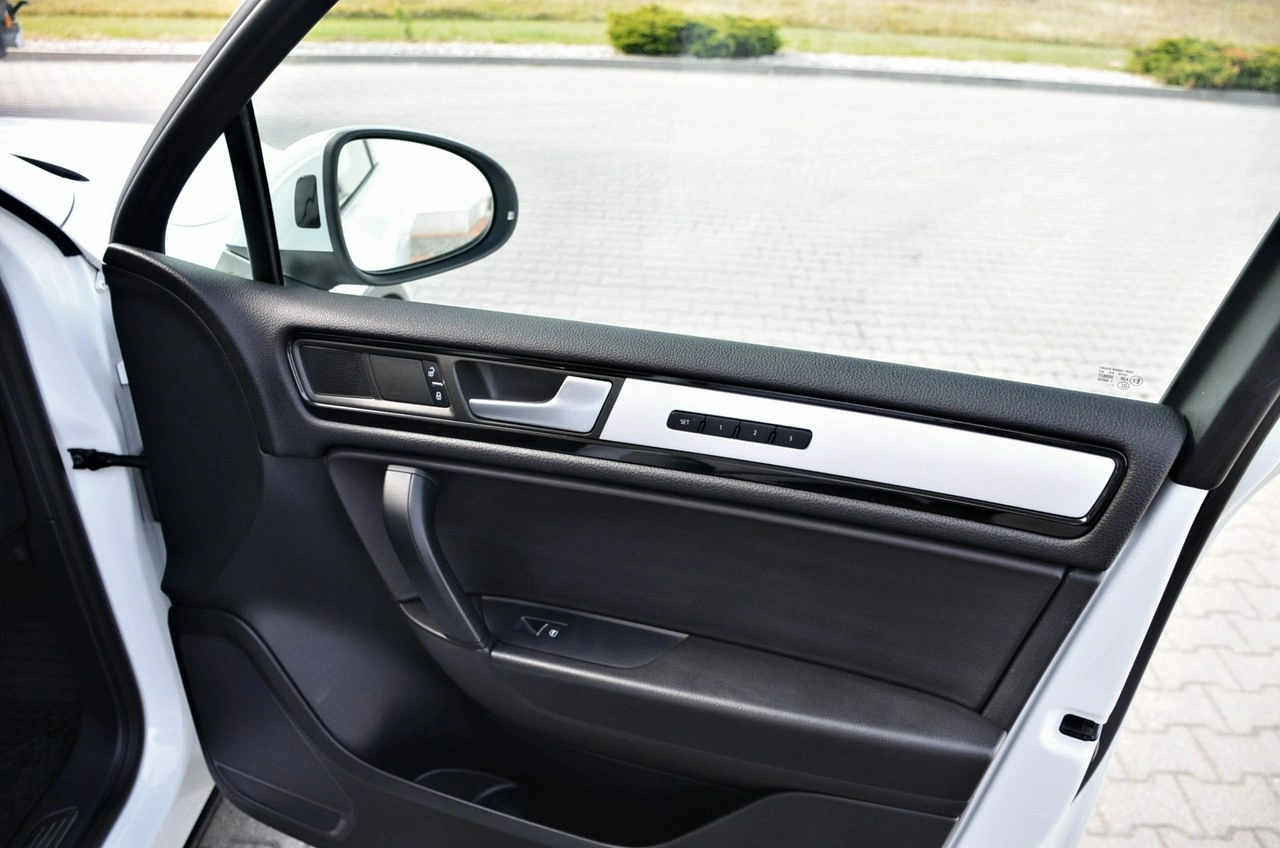 Volkswagen Touareg - Zdjęcie 30