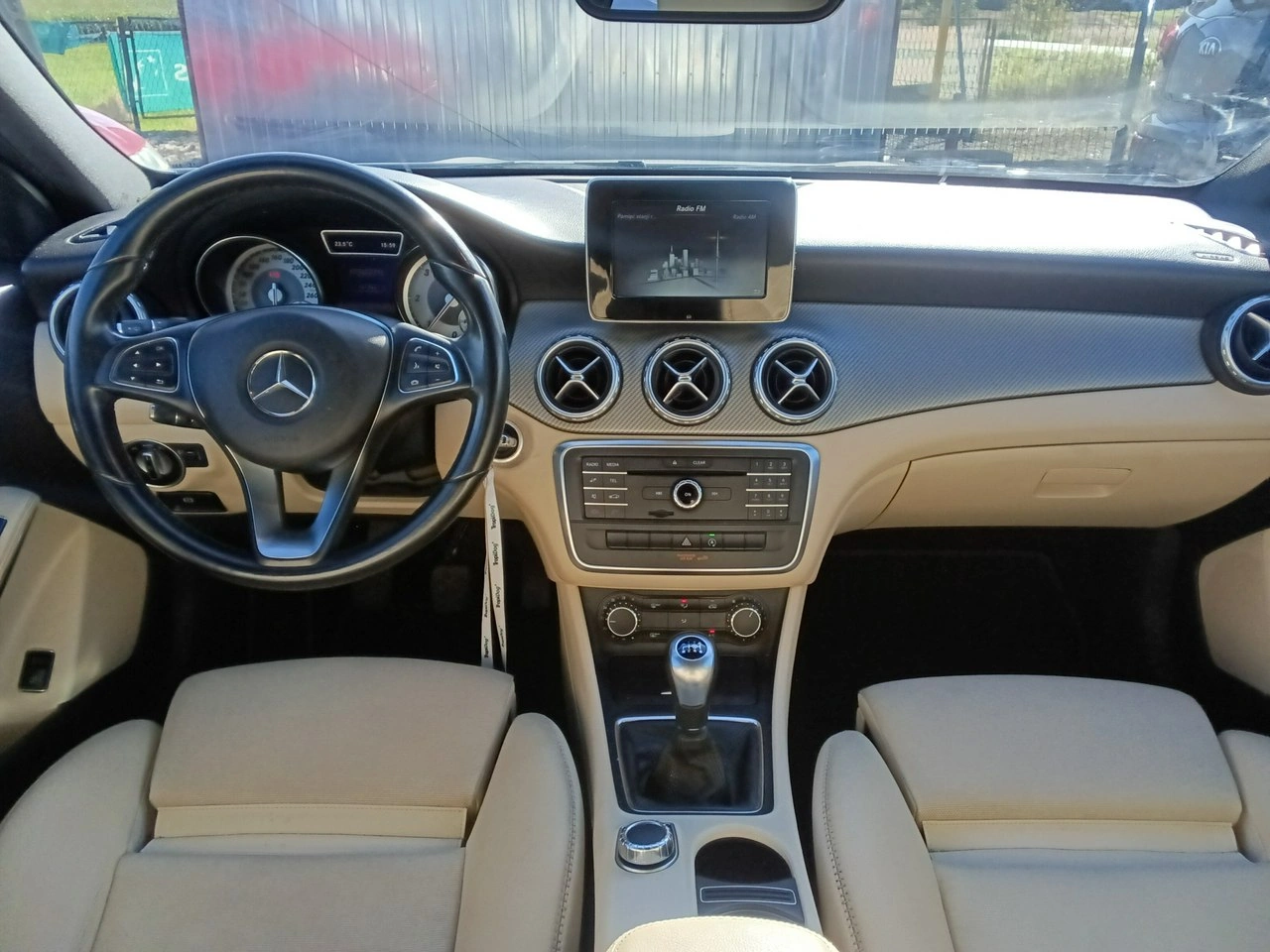 Mercedes GLA 180 - Zdjęcie 9