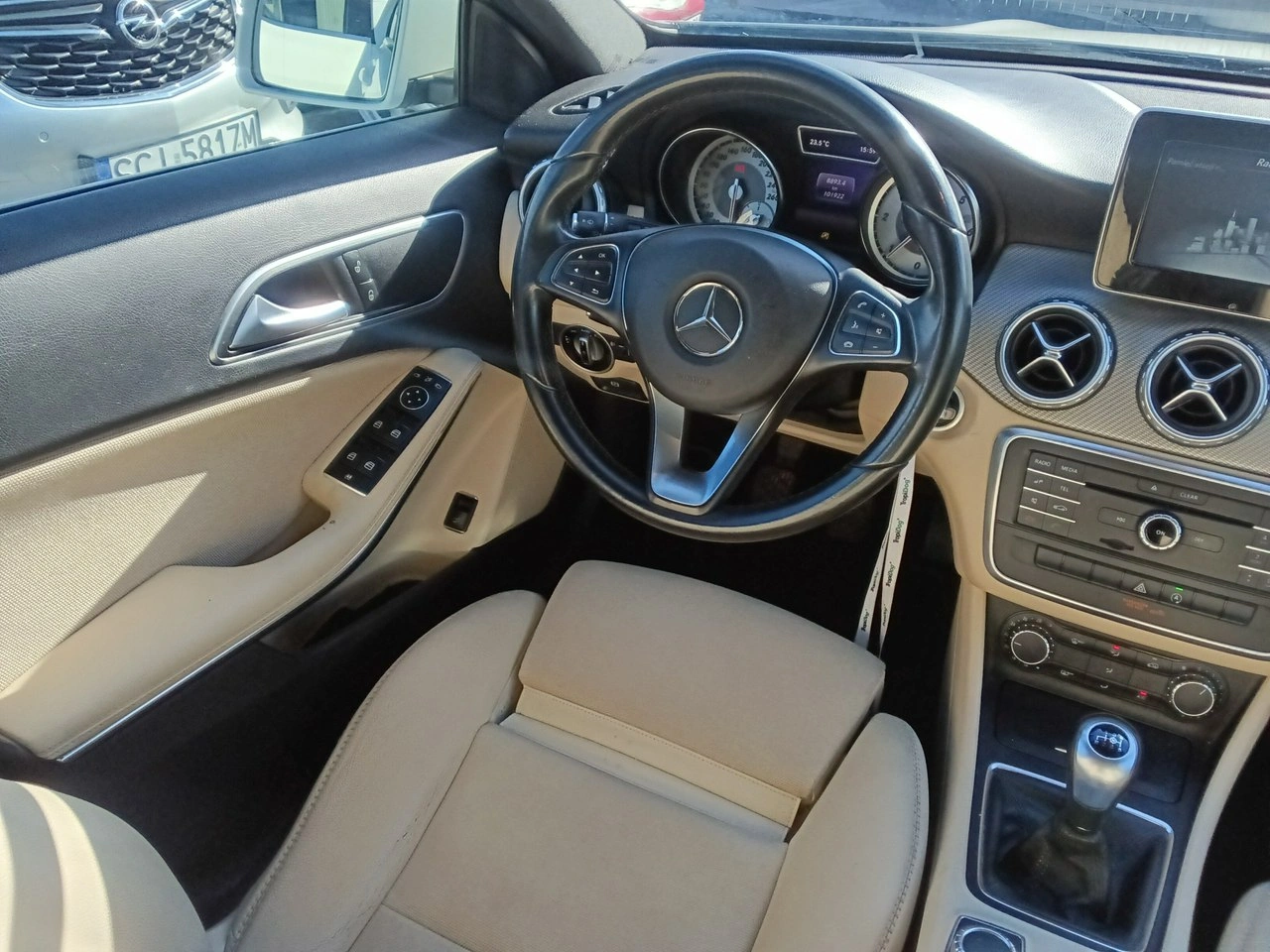 Mercedes GLA 180 - Zdjęcie 12