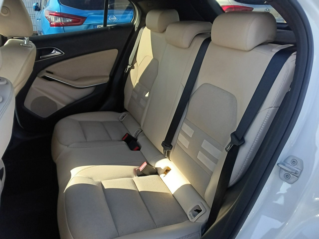 Mercedes GLA 180 - Zdjęcie 14