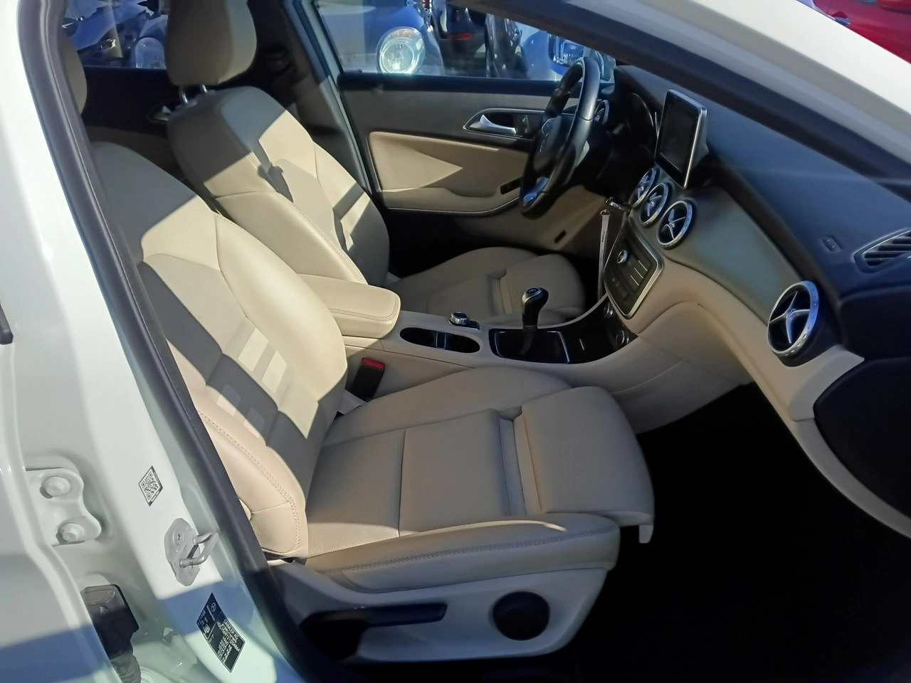 Mercedes GLA 180 - Zdjęcie 15