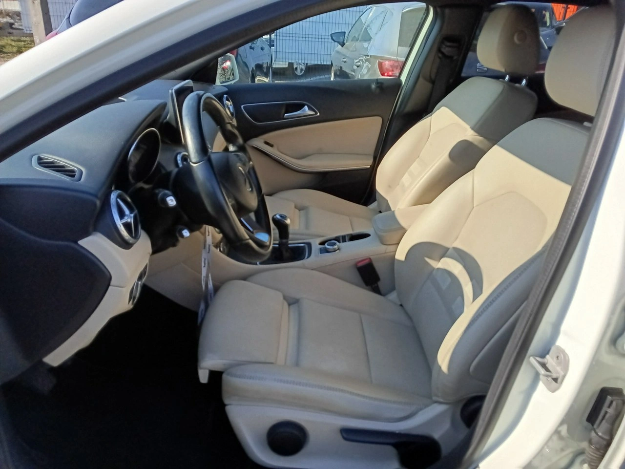 Mercedes GLA 180 - Zdjęcie 15