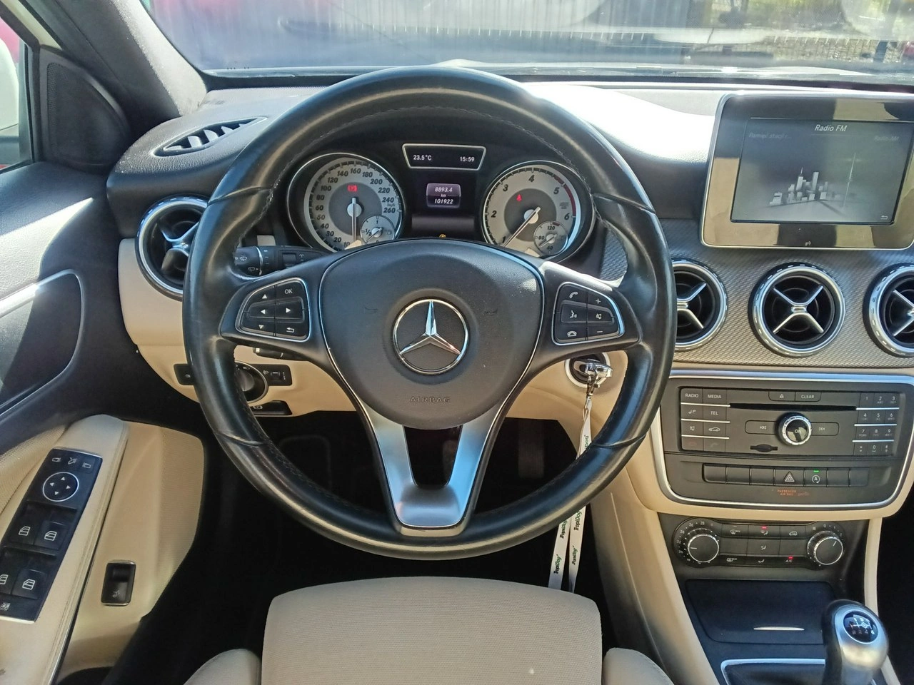 Mercedes GLA 180 - Zdjęcie 31