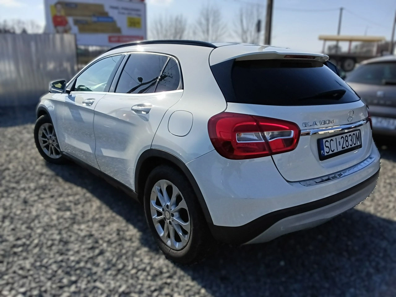 Mercedes GLA 180 - Zdjęcie 3