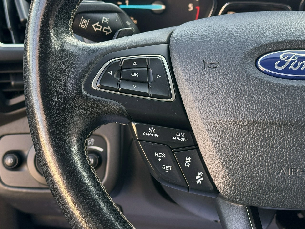 Ford Kuga - Zdjęcie 25