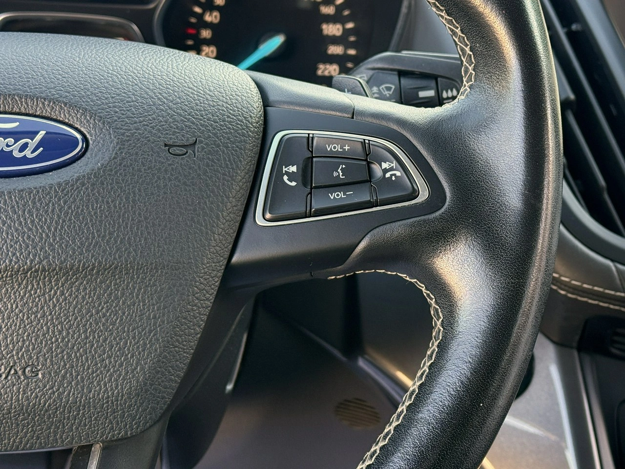 Ford Kuga - Zdjęcie 26