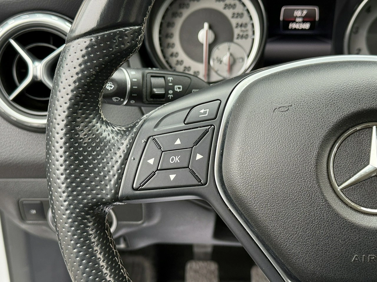 Mercedes GLA 200 - Zdjęcie 9