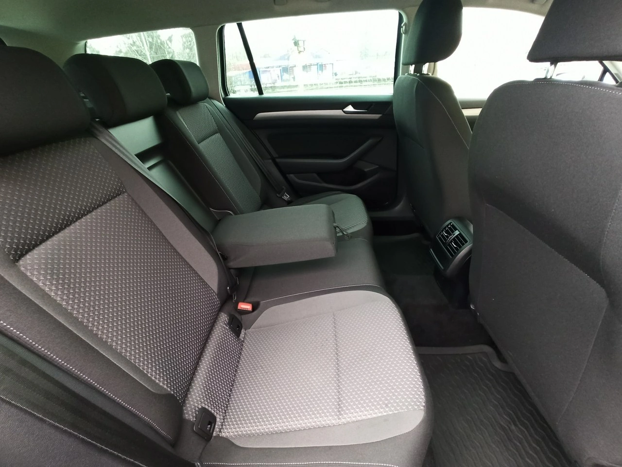 Volkswagen Passat Variant - Zdjęcie 9