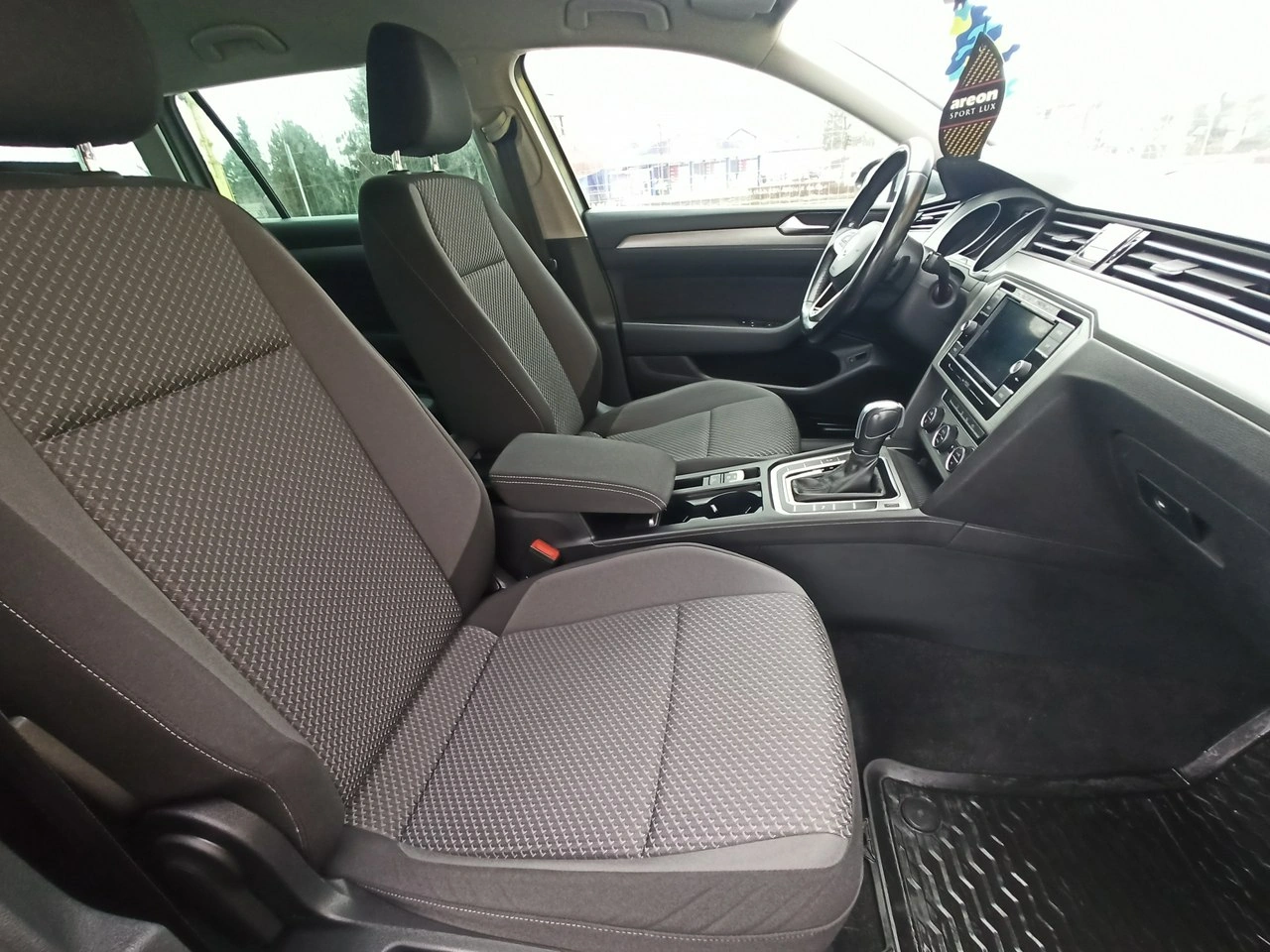 Volkswagen Passat Variant - Zdjęcie 10