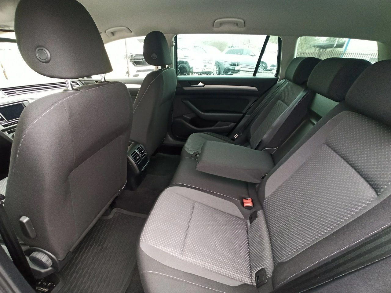 Volkswagen Passat Variant - Zdjęcie 8