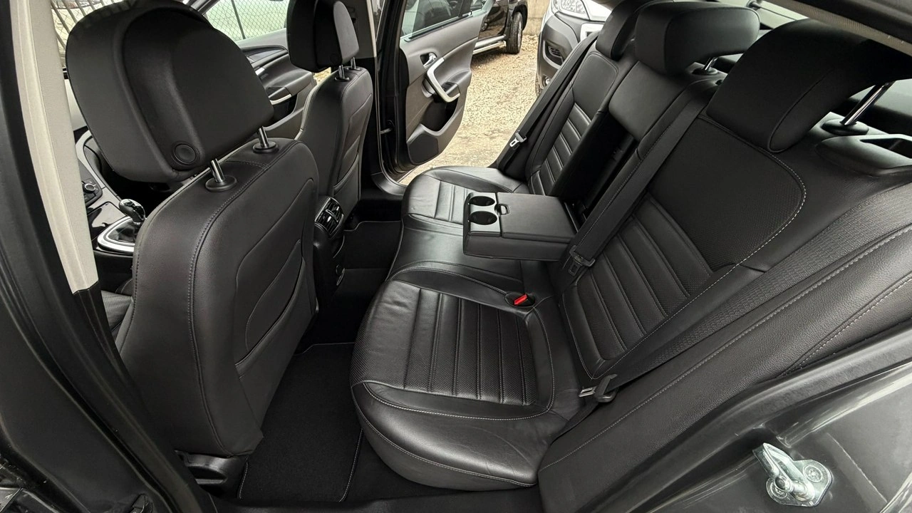 Opel Insignia - Zdjęcie 10