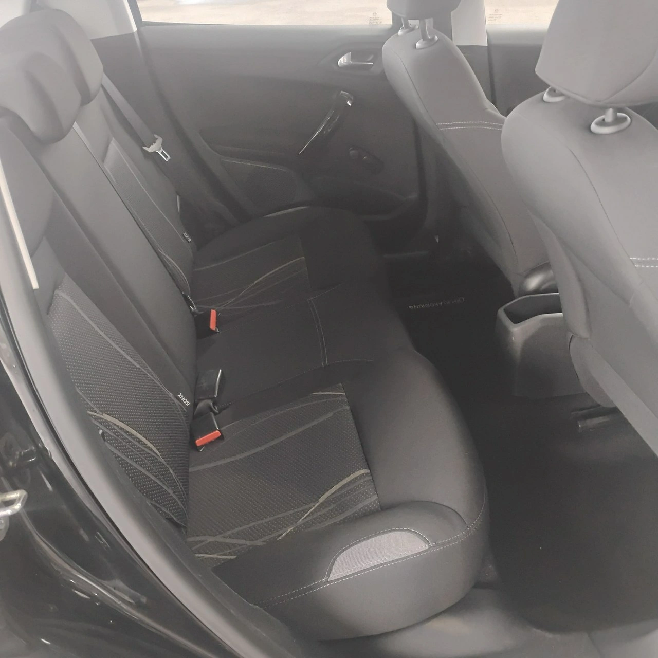 Peugeot 208 - Zdjęcie 26