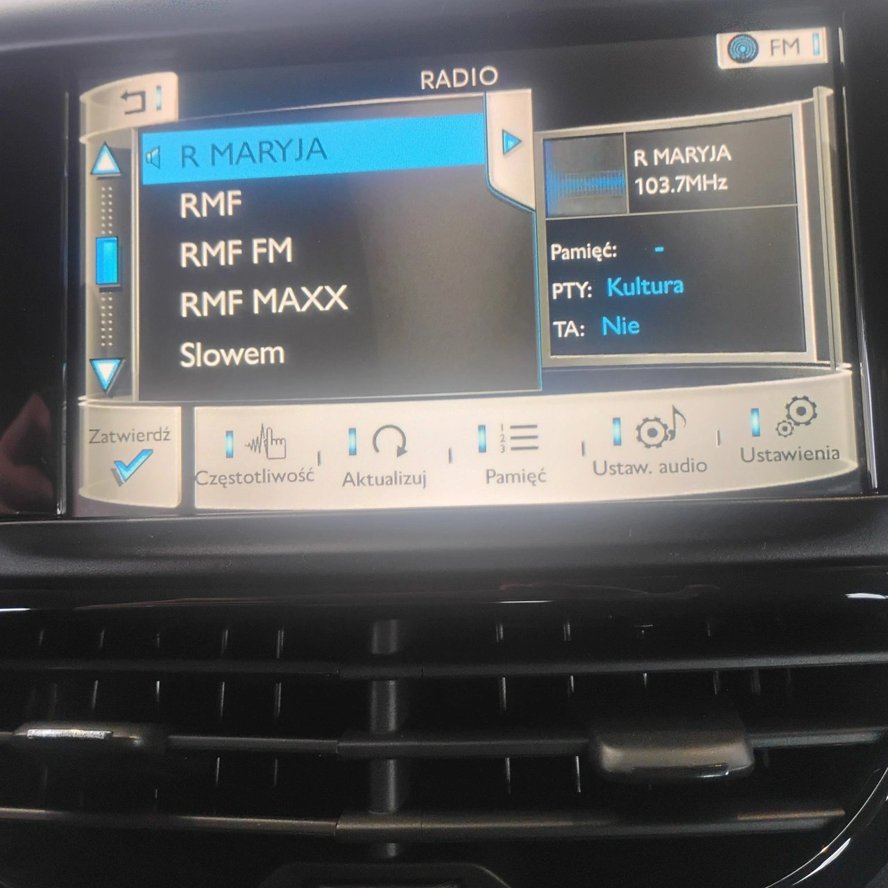 Peugeot 208 - Zdjęcie 24