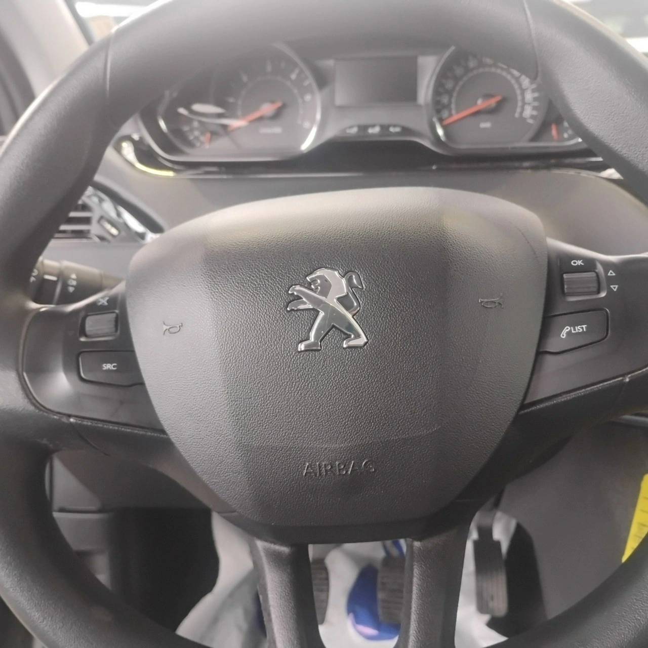 Peugeot 208 - Zdjęcie 36