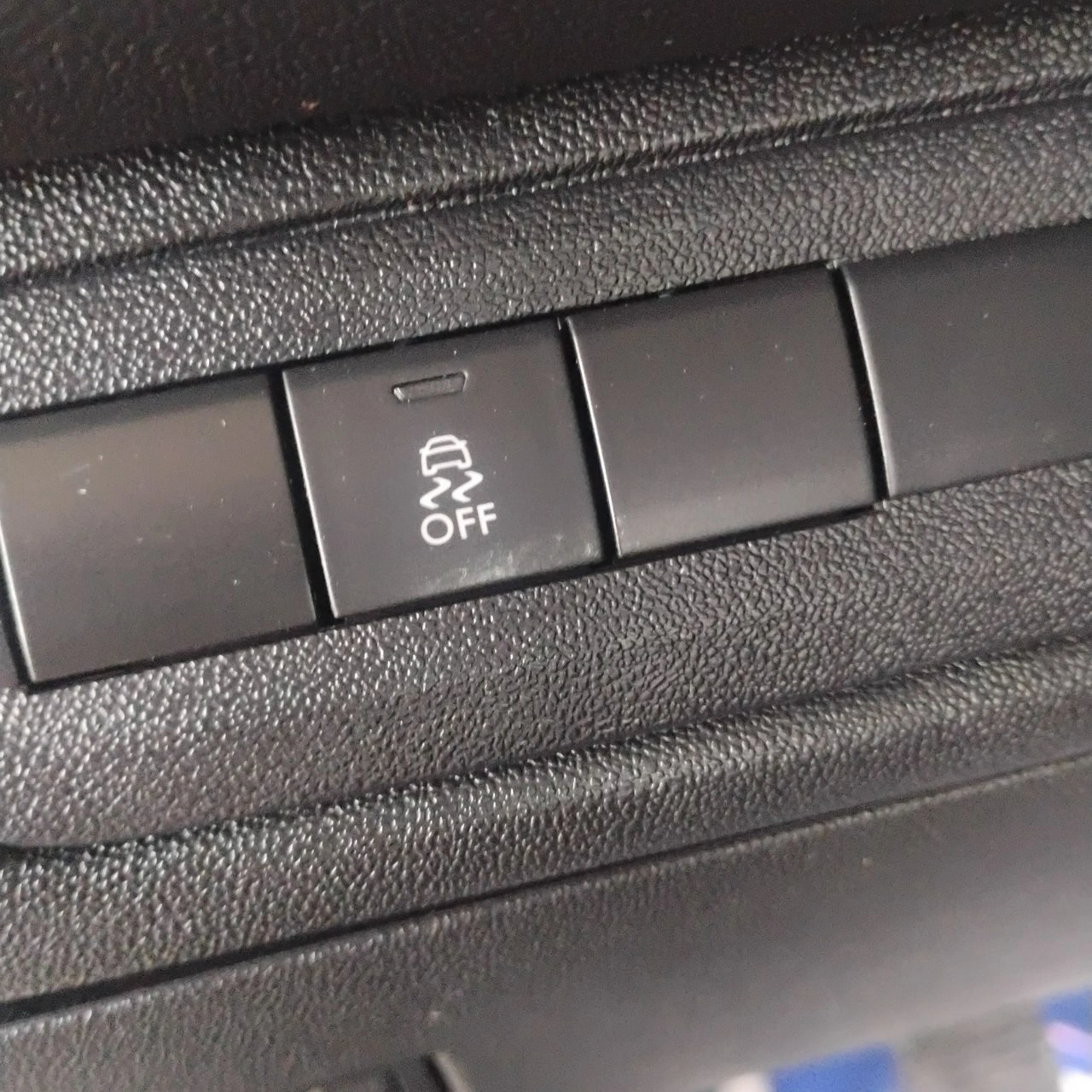 Peugeot 208 - Zdjęcie 15