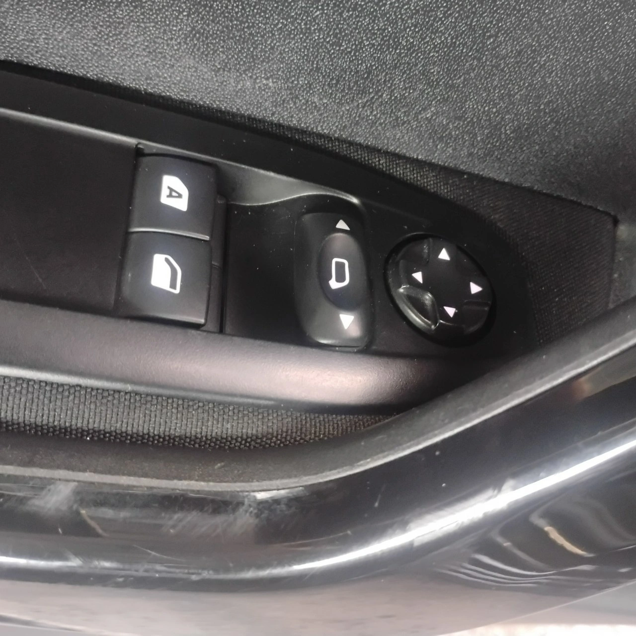 Peugeot 208 - Zdjęcie 14