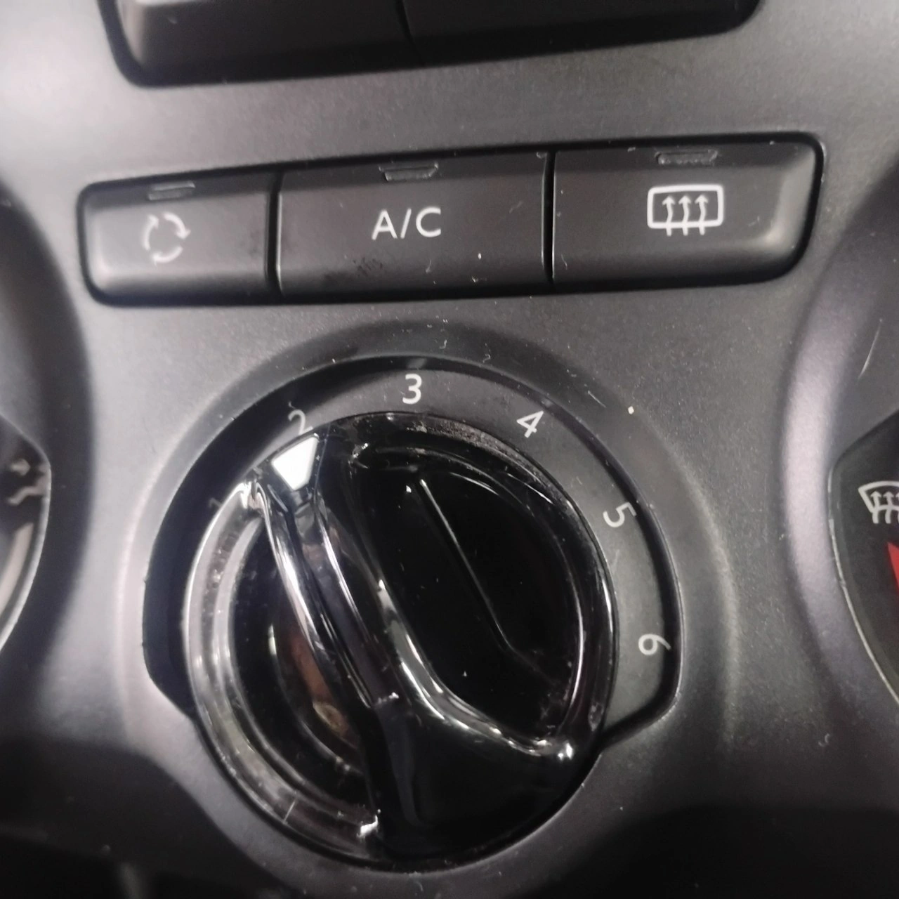 Peugeot 208 - Zdjęcie 13