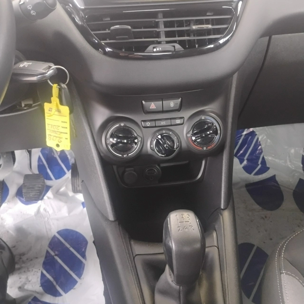 Peugeot 208 - Zdjęcie 20