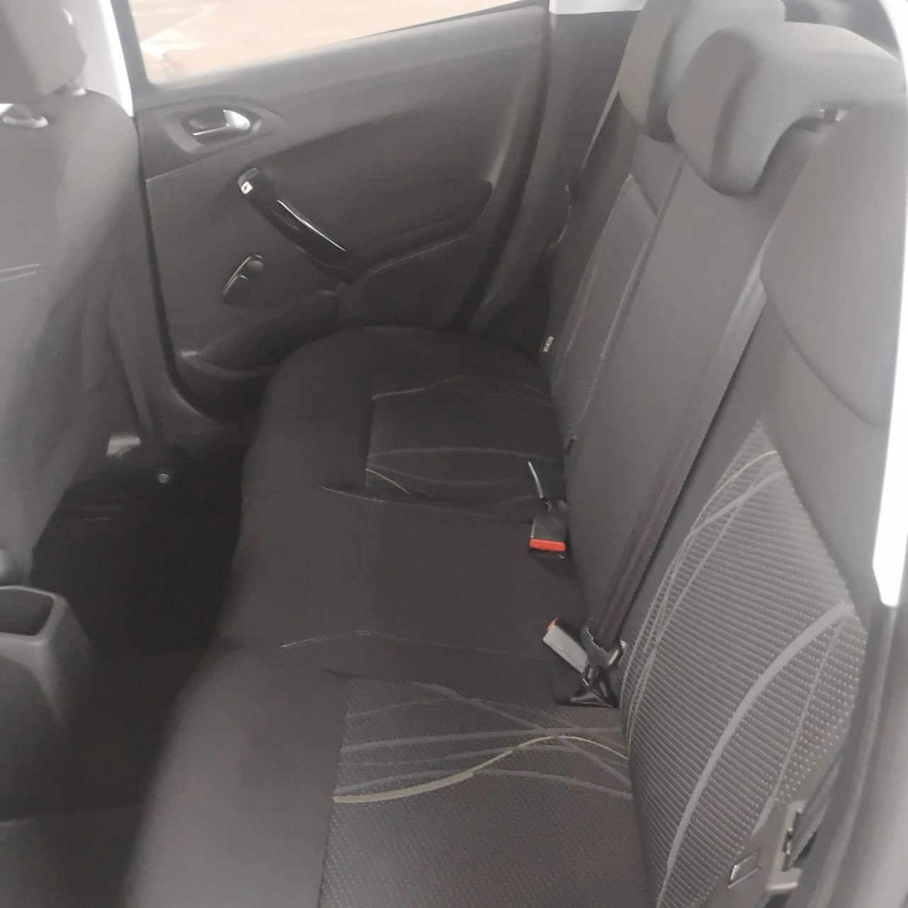 Peugeot 208 - Zdjęcie 29