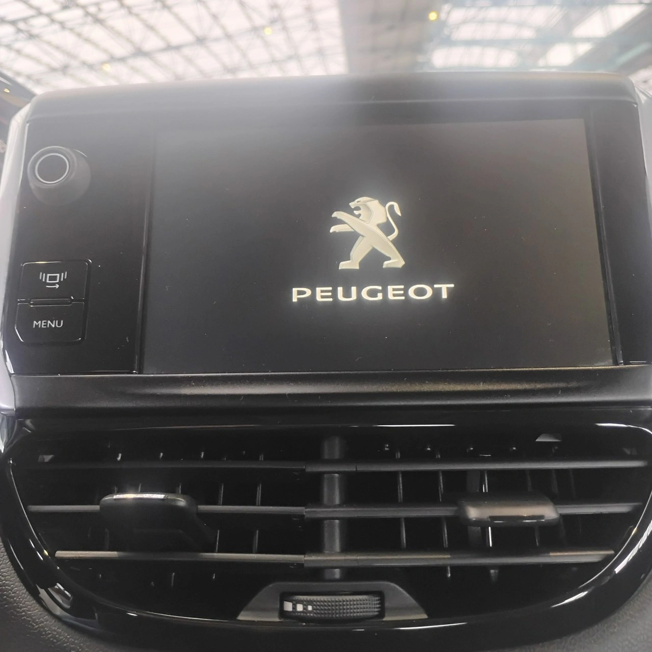 Peugeot 208 - Zdjęcie 21