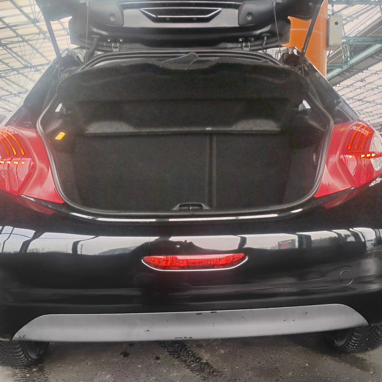 Peugeot 208 - Zdjęcie 10