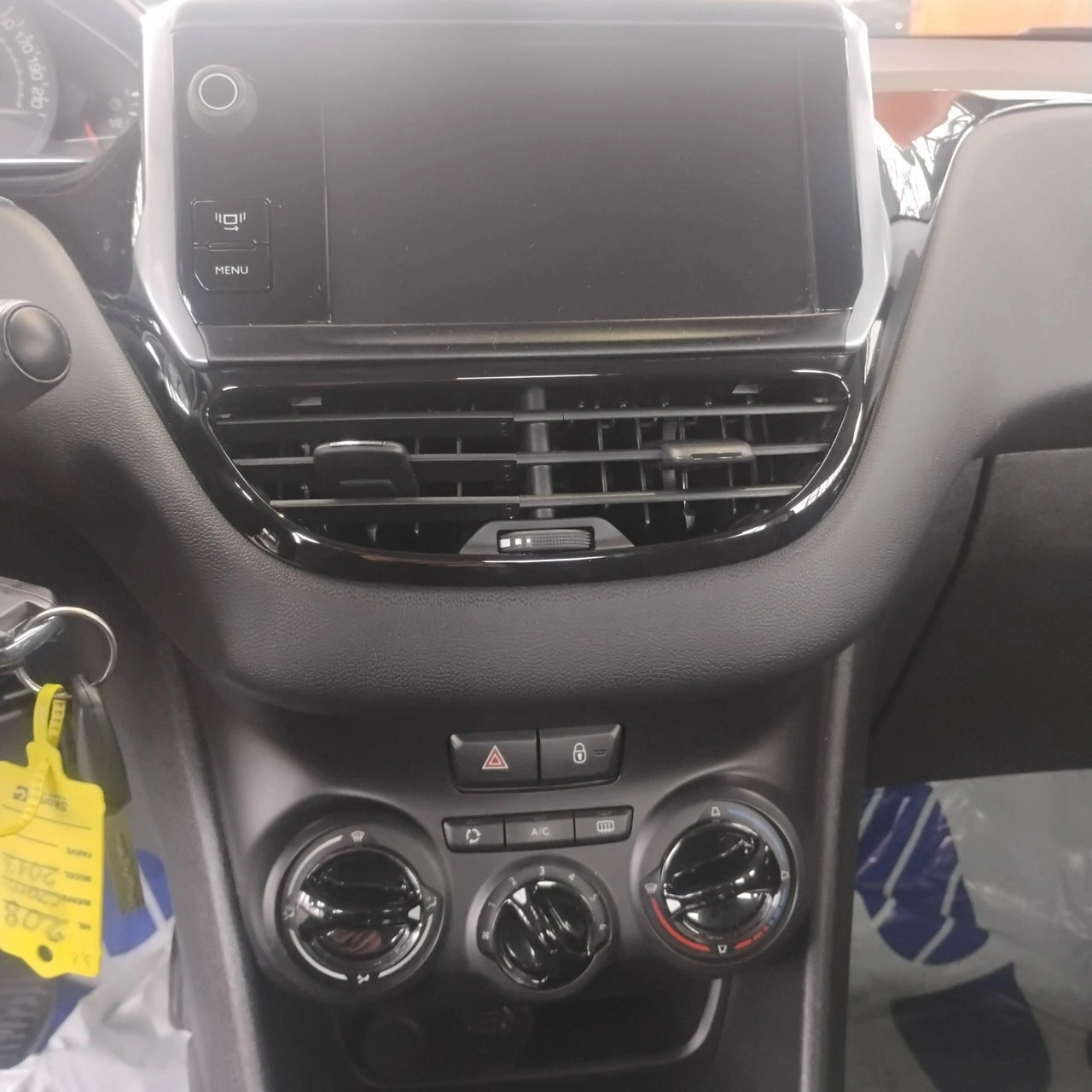 Peugeot 208 - Zdjęcie 19