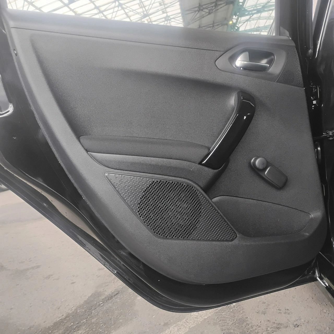 Peugeot 208 - Zdjęcie 30