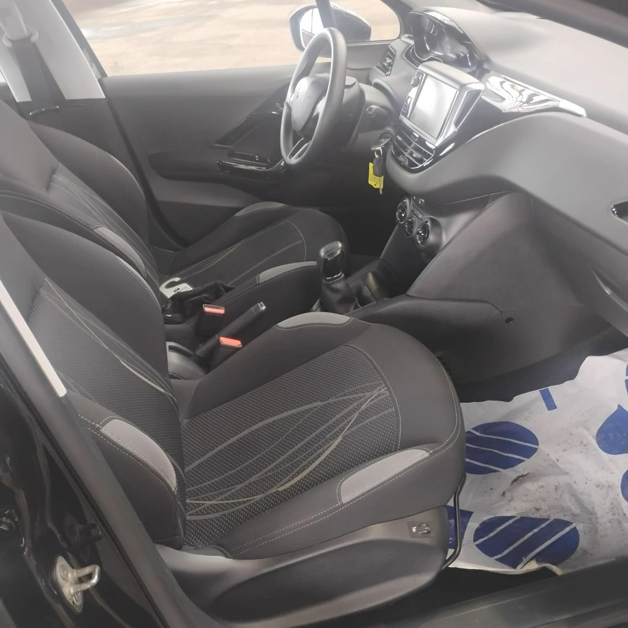 Peugeot 208 - Zdjęcie 25