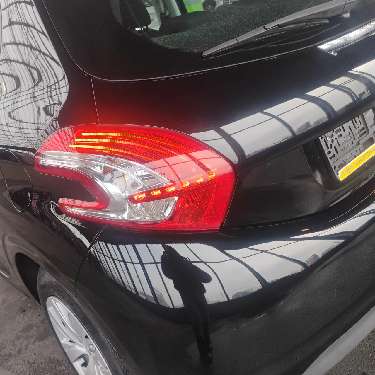 Peugeot 208 - Zdjęcie 9