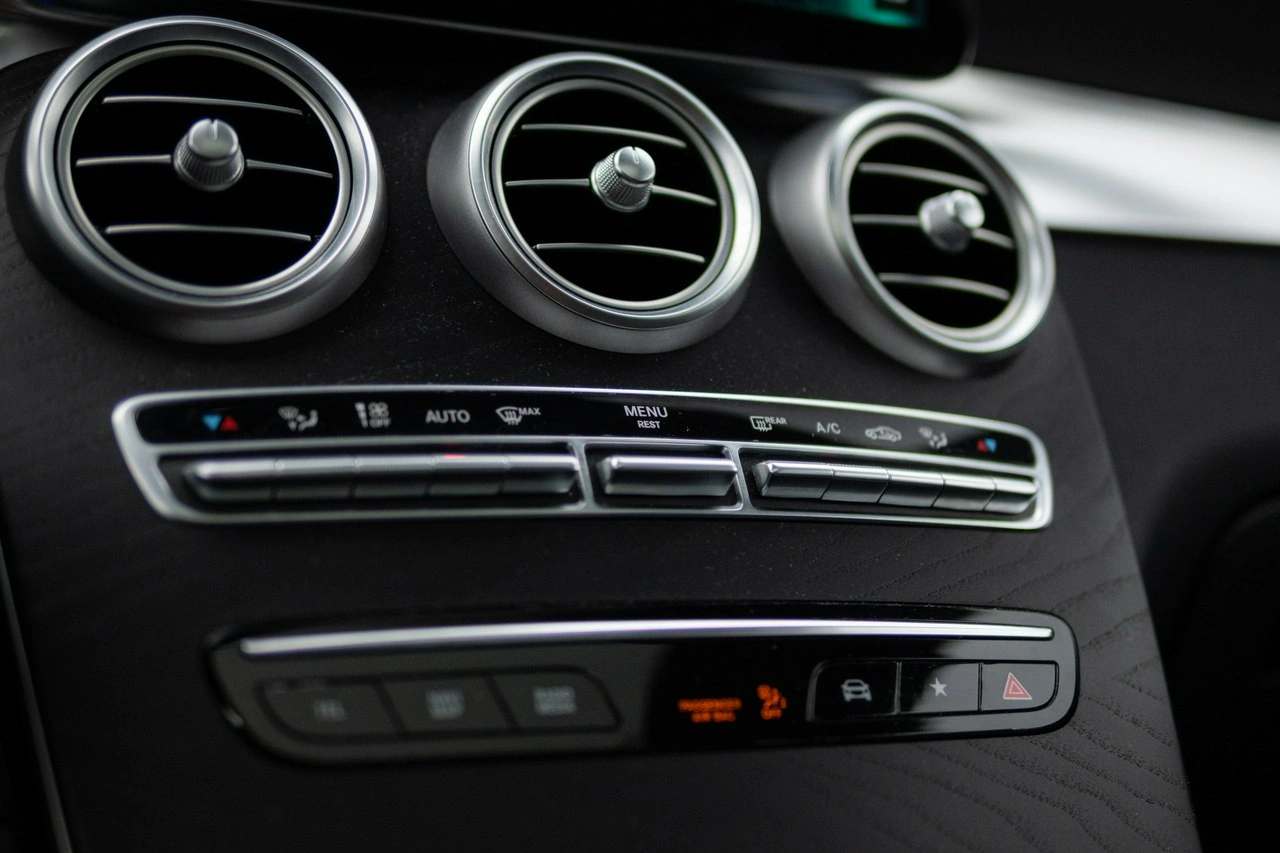 Mercedes GLC 300 - Zdjęcie 32