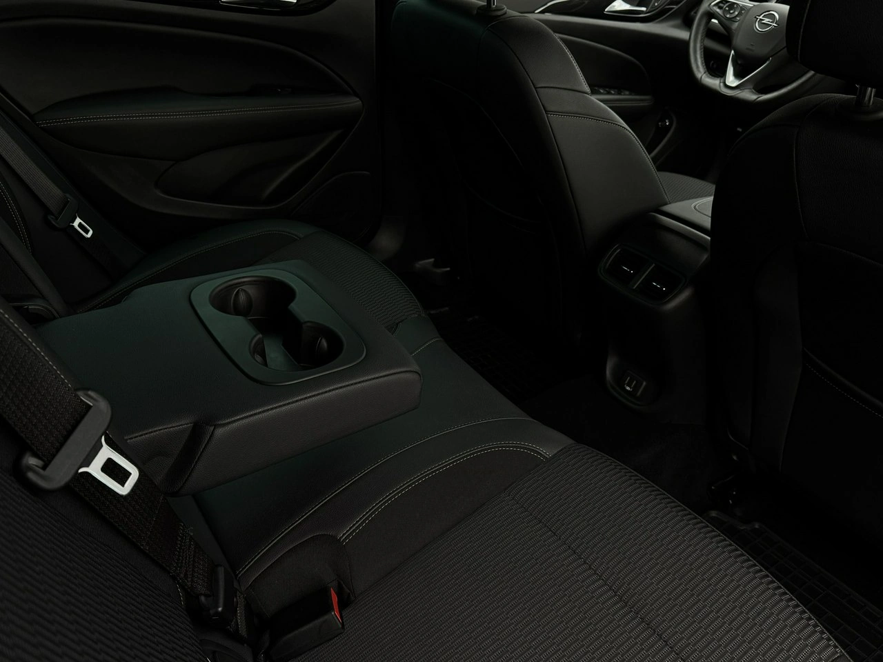 Opel Insignia - Zdjęcie 18