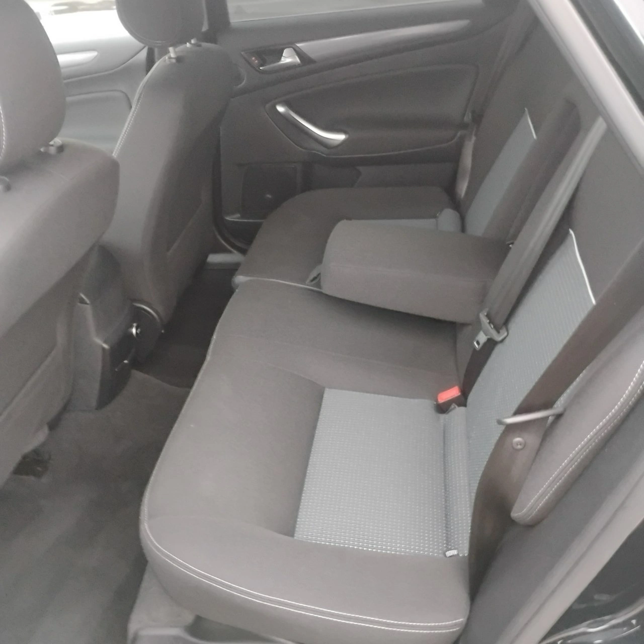 Ford Mondeo - Zdjęcie 30