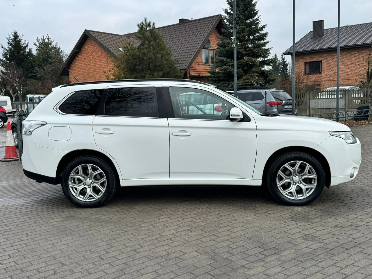 Mitsubishi Outlander - Zdjęcie 14