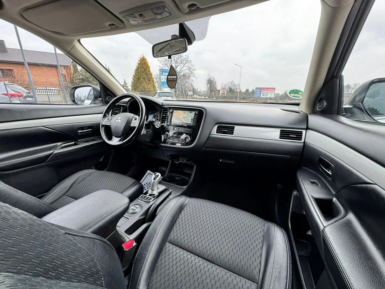 Mitsubishi Outlander - Zdjęcie 24