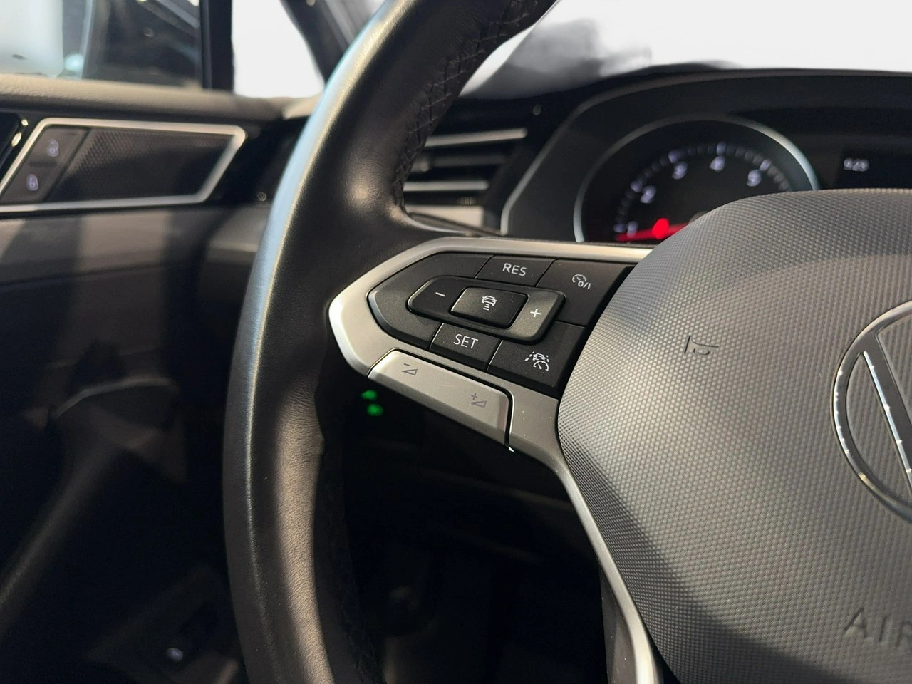 Volkswagen Passat Variant - Zdjęcie 16