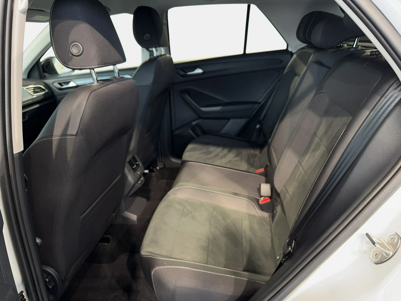 Volkswagen T-Roc - Zdjęcie 13