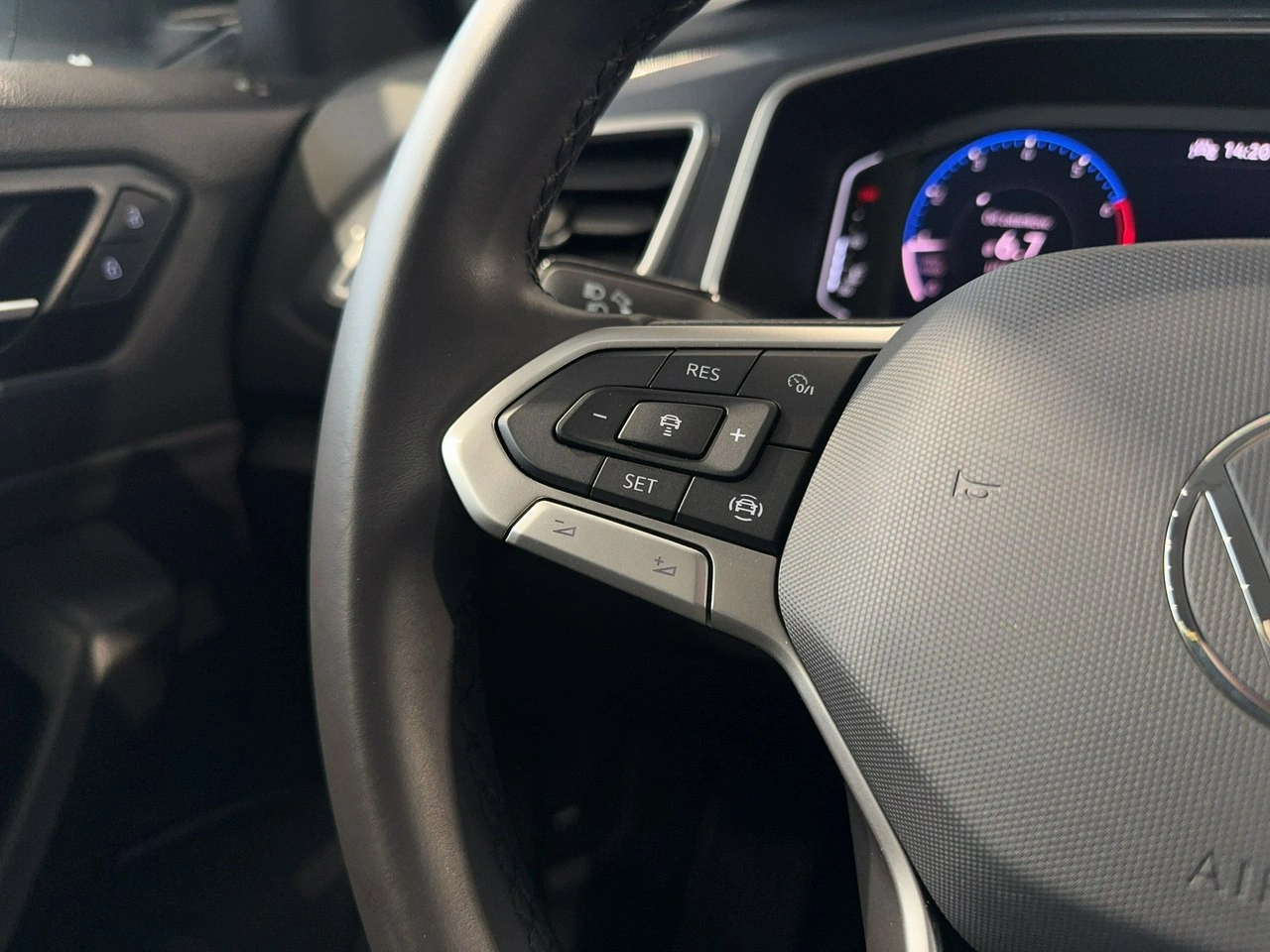 Volkswagen T-Roc - Zdjęcie 19