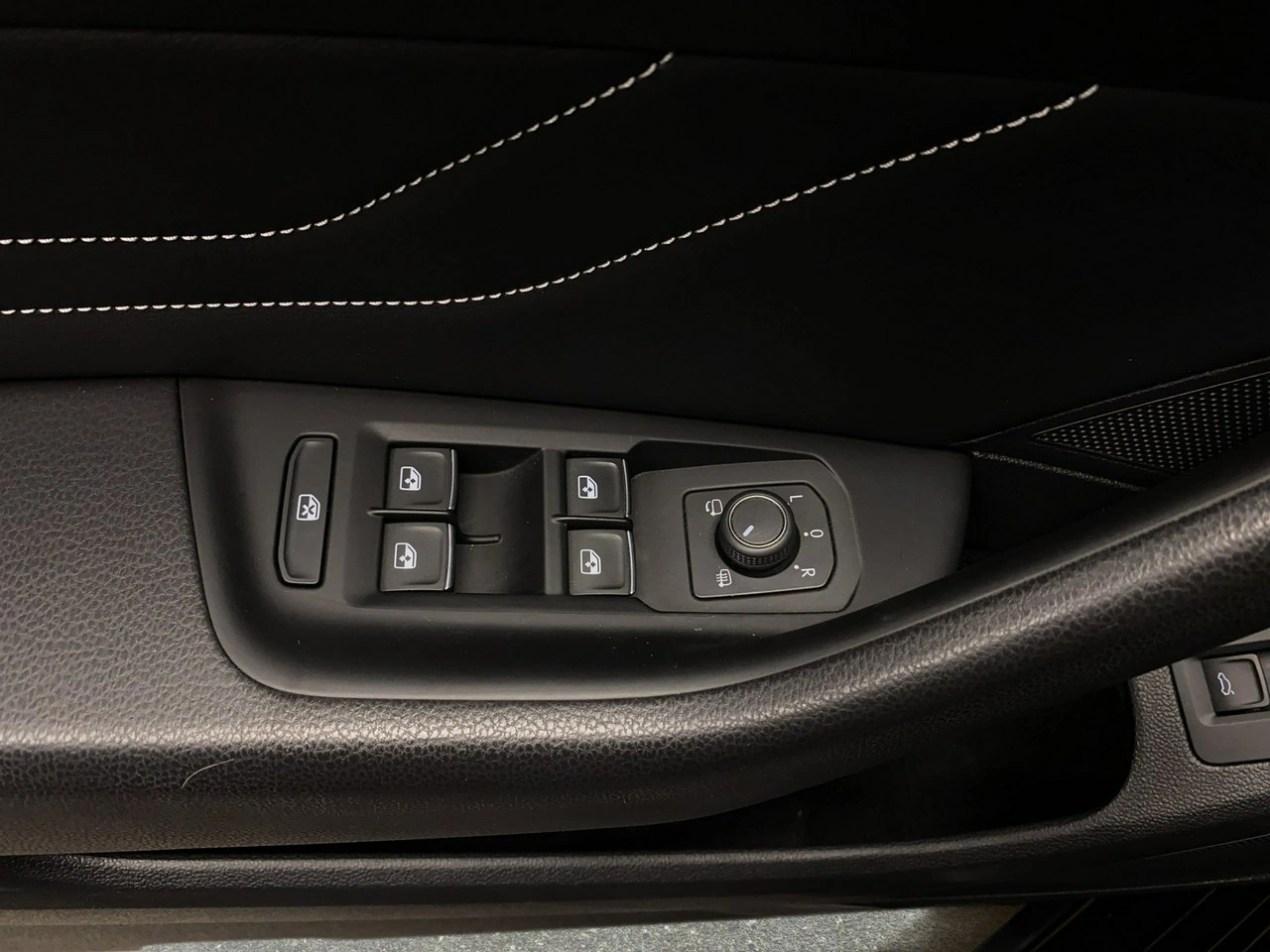 Volkswagen Passat Variant - Zdjęcie 37