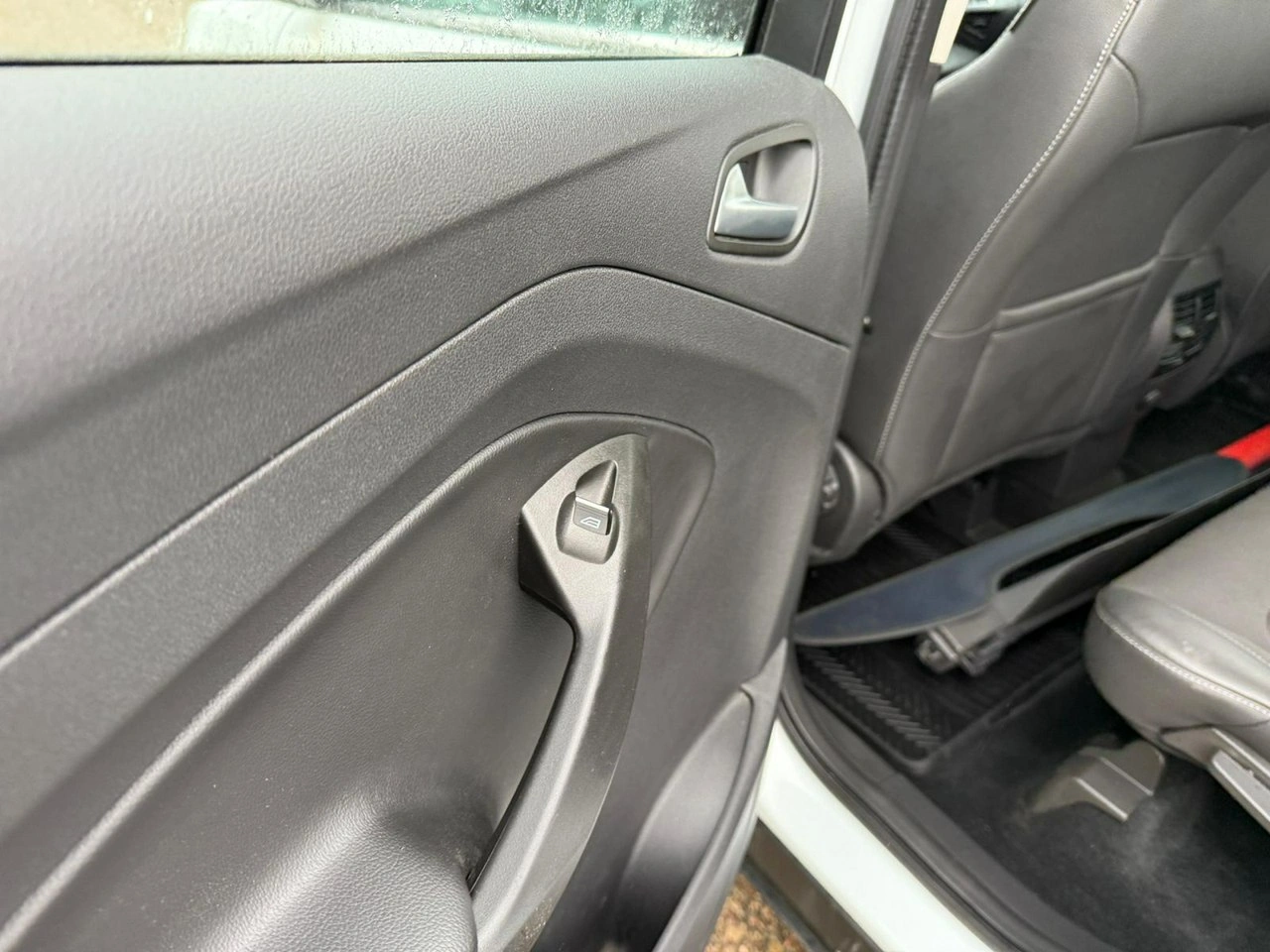 Ford Kuga - Zdjęcie 14