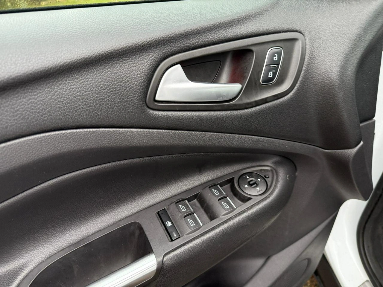 Ford Kuga - Zdjęcie 18