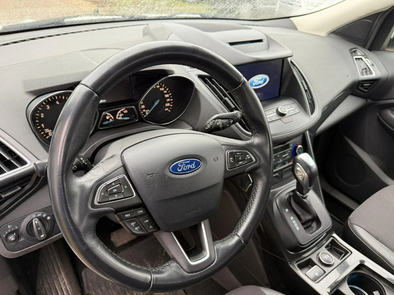 Ford Kuga - Zdjęcie 17