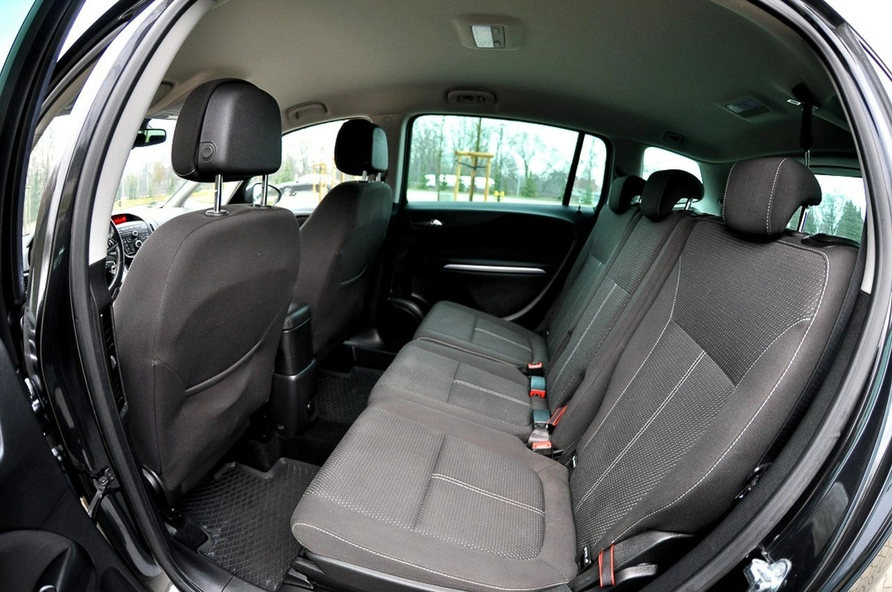 Opel Zafira - Zdjęcie 9