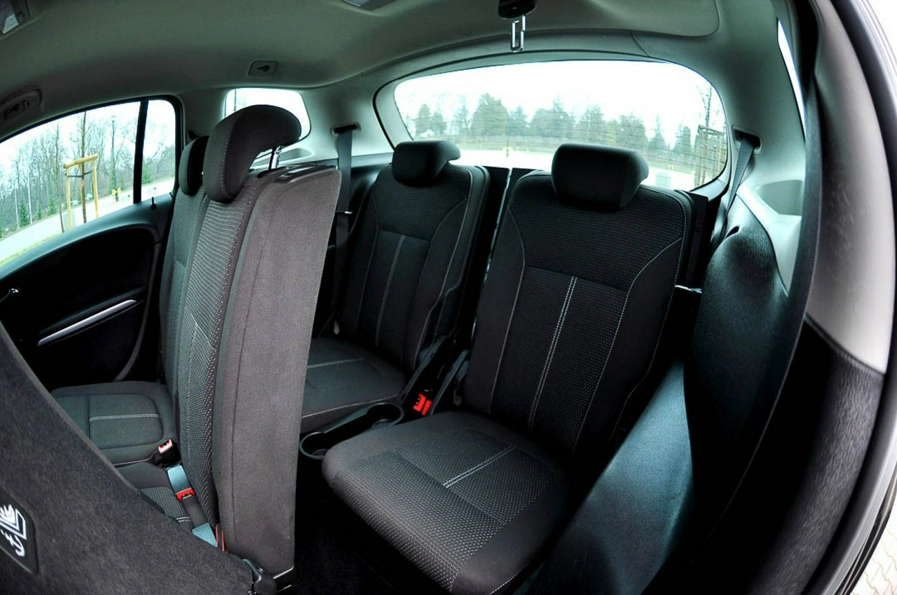 Opel Zafira - Zdjęcie 10